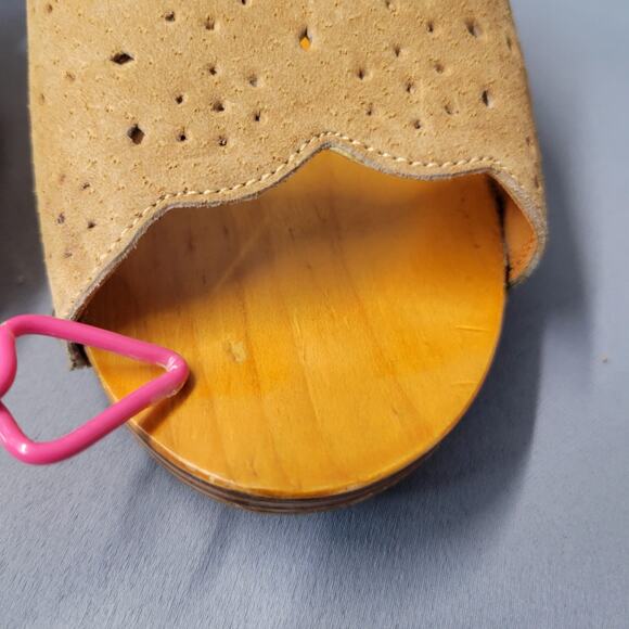 Vintage 70s Town Flair Wooden Sandals Heels Eyelet Womens 8B Tan Suede Shoes - Picture 12 of 15